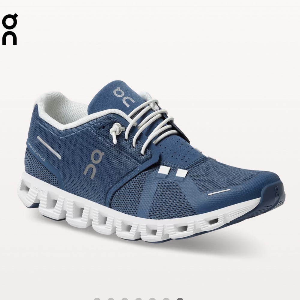 On Running Cloud 5 women’s sneaker 7.5 (U.S.)